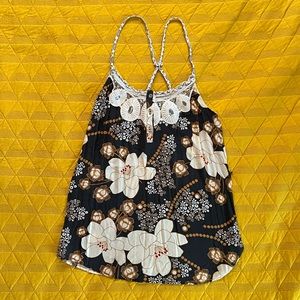 Buckle tank- floral with sequin detail.